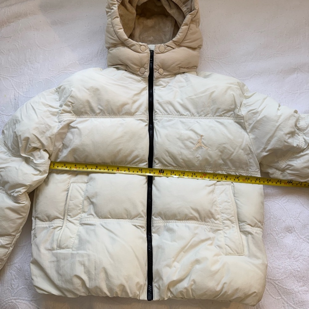 Nike Jordan White Puffer  Jscket with Tan Hood ,Unisex NWOT size XL YOUTH - Picture 4 of 16